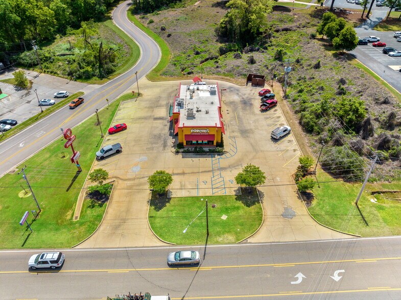 More Photos Of 110 State Highway 30 W, New Albany Restaurant For Sale