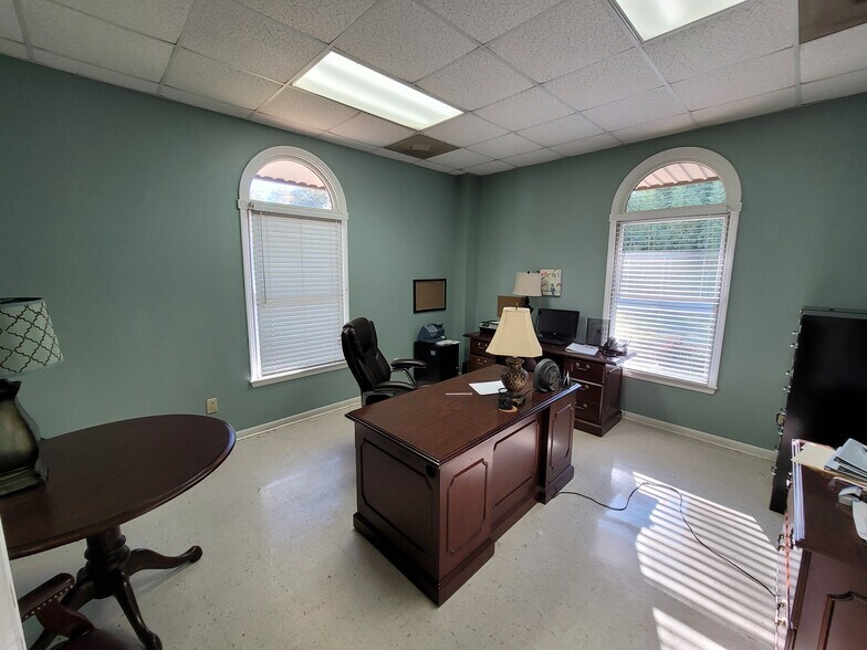 More Photos Of 148 Industrial Park Dr, Rockingham Warehouse For Sale