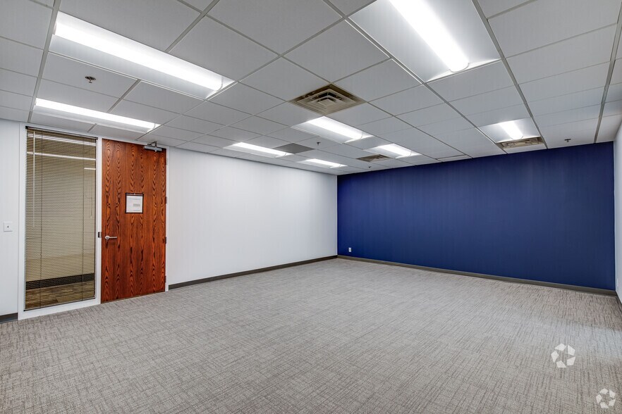 More Photos Of 1300 NE Godward St, Minneapolis Office For Lease