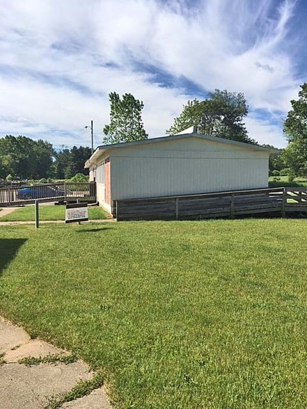 More Photos Of 305 W Elizabeth St, Stockbridge Schools For Sale