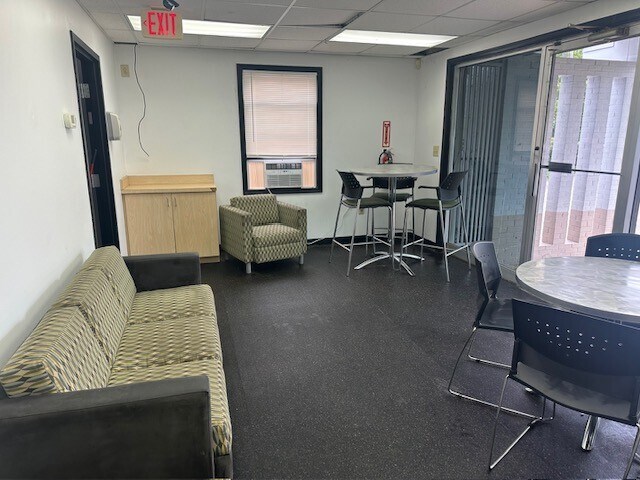 More Photos Of 11292 Jefferson Ave, Newport News Freestanding For Lease