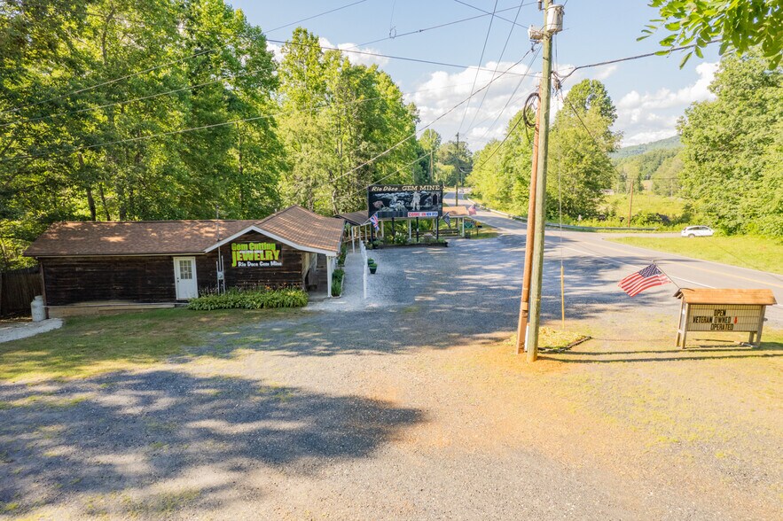 More Photos Of 14622 North Carolina 226, Spruce Pine Freestanding For Sale