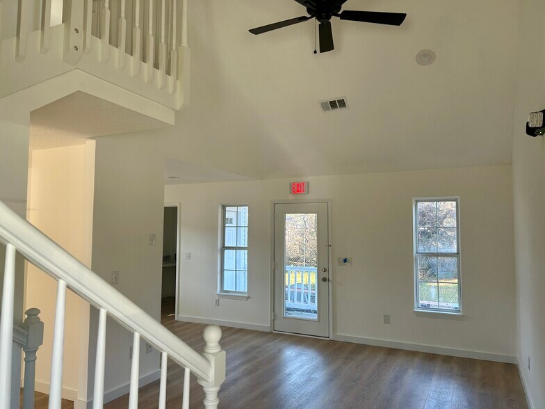 More Photos Of 1477 S 8th St, Fernandina Beach Office For Lease