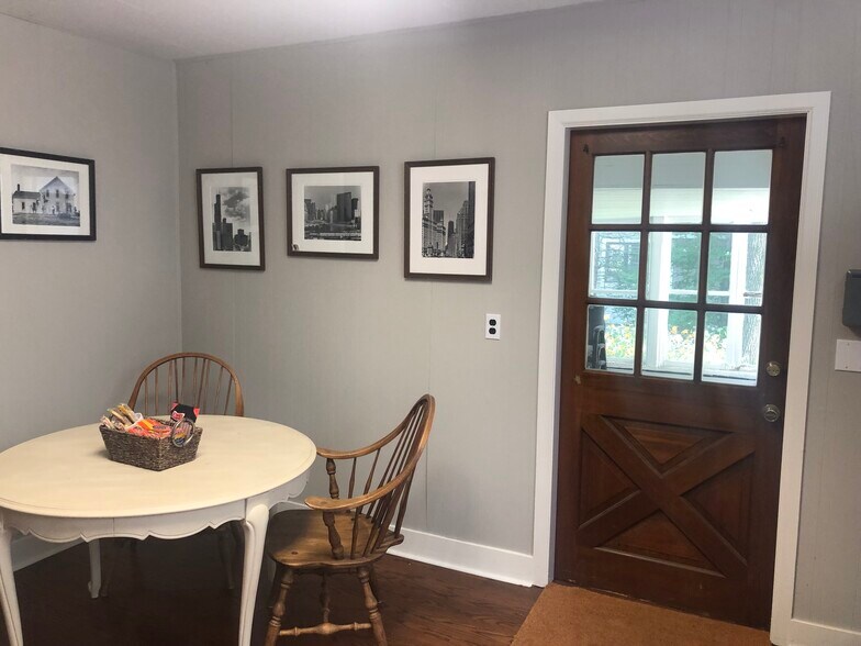 More Photos Of 137 W Park Ave, Libertyville Office For Lease