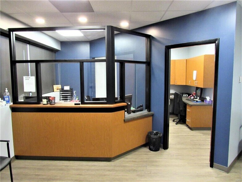 More Photos Of 3 Professional Dr, Alton Office For Lease