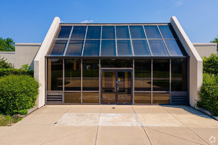 More Photos Of 1515 S 19th St, Elwood Office For Sale