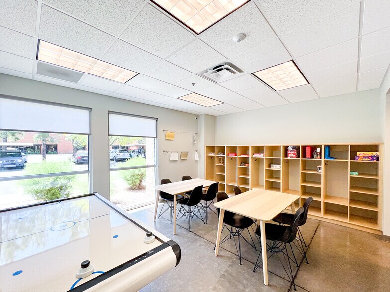 More Photos Of 2045 S Vineyard, Mesa Medical For Lease