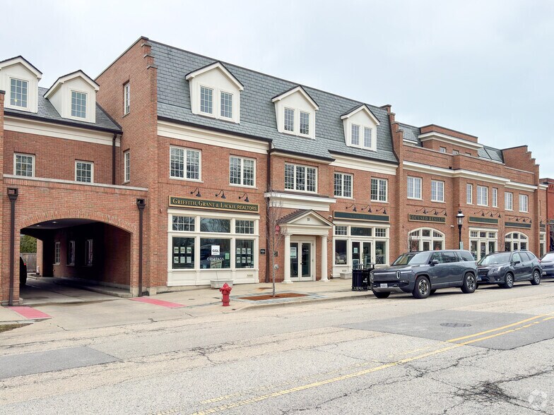 More Photos Of 8-18 E Scranton Ave, Lake Bluff Office For Lease