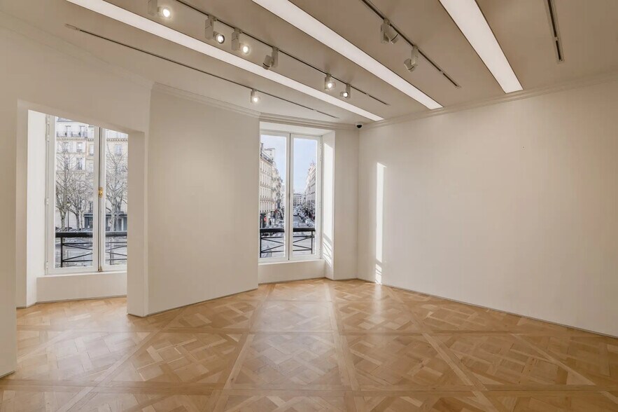 More Photos Of 90 Rue Du Faubourg Saint-Honoré, Paris Office For Sale