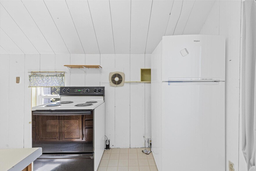 More Photos Of 227 S Arch Ave, New Richmond Office For Sale