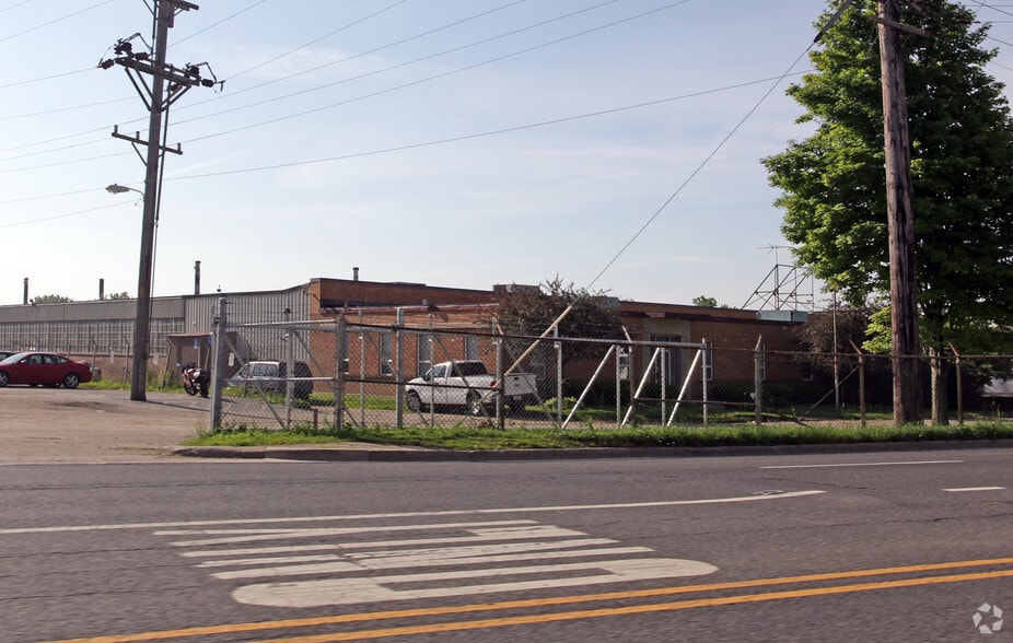 Primary Photo Of 970 S Lake St, Aurora Manufacturing For Lease