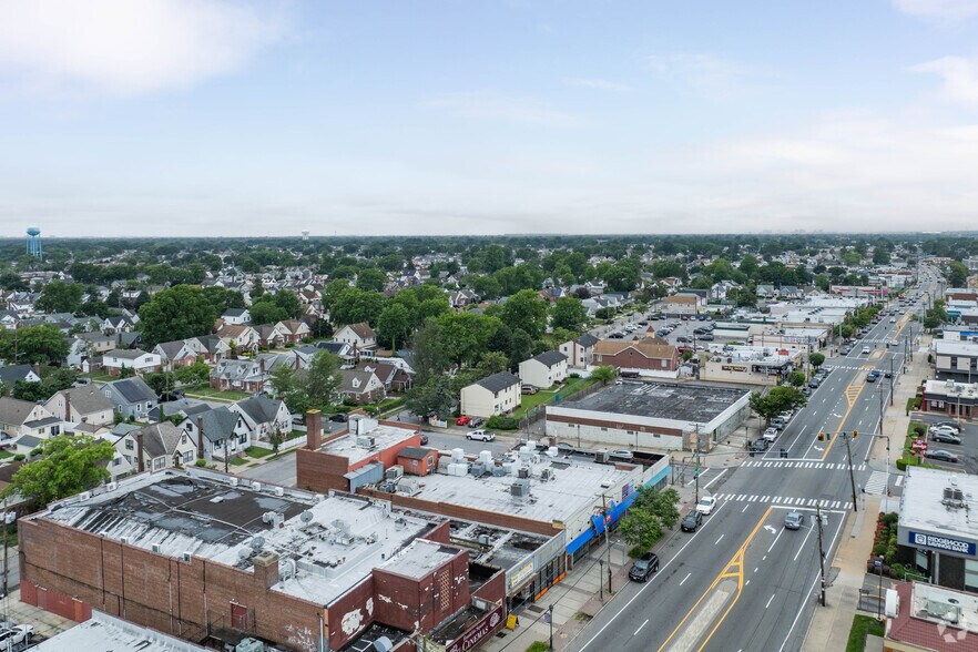 More Photos Of 995 Hempstead Tpke, Franklin Square General Retail For Sale