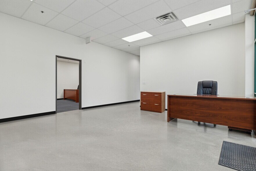 More Photos Of 20827 N Cave Creek Rd, Phoenix Office For Lease
