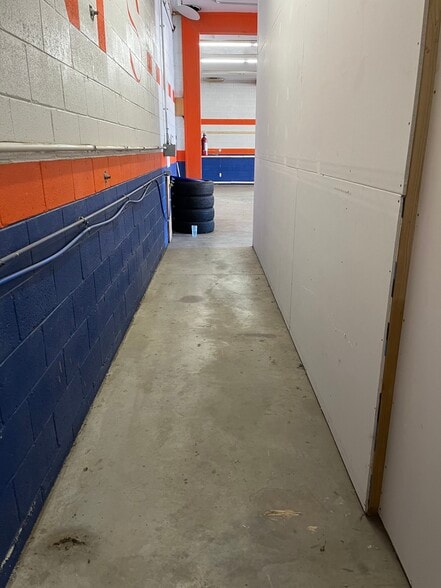 More Photos Of 195 Prairie Hawk Dr, Castle Rock Warehouse For Lease