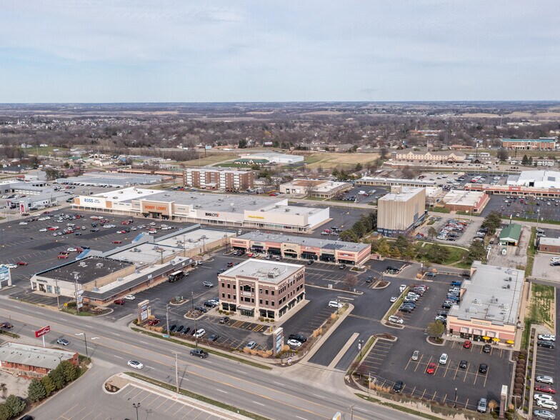 More Photos Of 1209 N Belt Hwy, Saint Joseph Freestanding For Lease