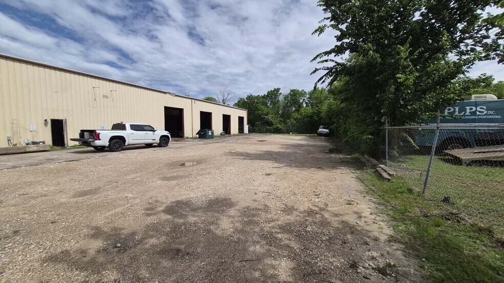 More Photos Of 8315 B Industrial, Pearland Warehouse For Lease
