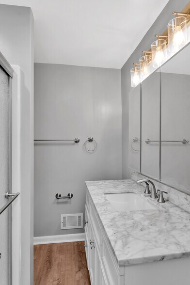 More Photos Of 1060 Pittsburgh Rd, Valencia Office Residential For Sale