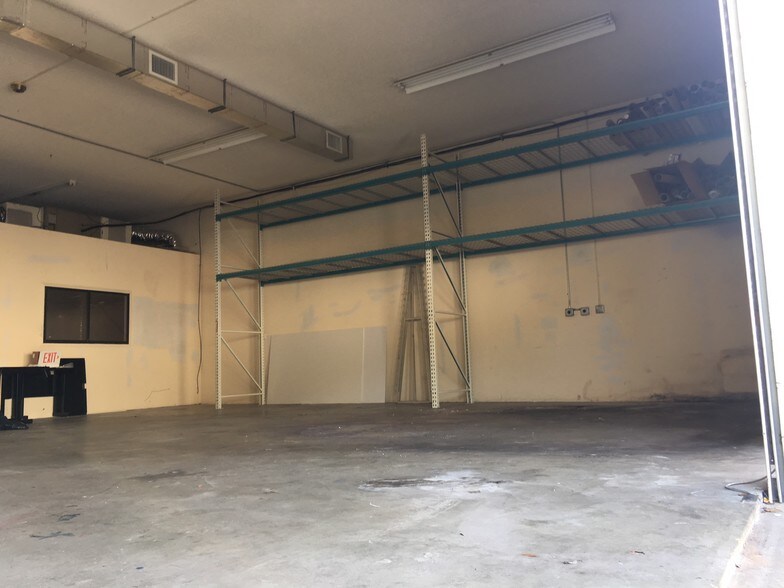 More Photos Of 174 Semoran Commerce Pl, Apopka Light Distribution For Lease