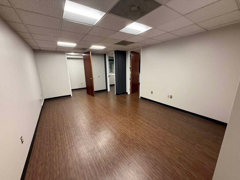 More Photos Of 5102 W Village Green Dr, Midlothian Office For Lease