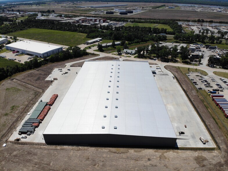 More Photos Of 2070 Commercial Dr, Port Allen Distribution For Lease