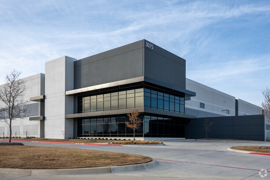 More Photos Of 3075 Valley View Ln, Dfw Airport Industrial For Sale
