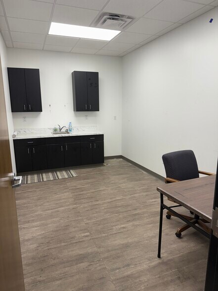 More Photos Of 816 24th Ave, West Fargo General Retail For Lease
