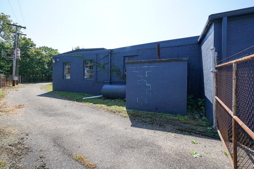 More Photos Of 1702 Wheeling Ave, Glen Dale Manufacturing For Sale