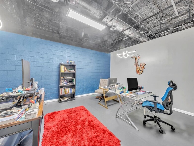 More Photos Of 3010 University Dr NW, Huntsville Showroom For Sale