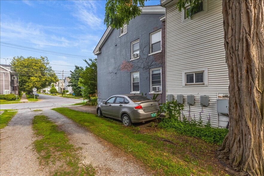 More Photos Of 61 Elmwood Ave, Burlington Multifamily For Sale