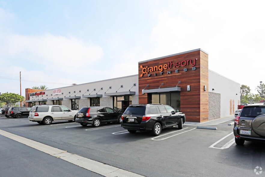 More Photos Of 10026-10038 Adams Ave, Huntington Beach Storefront For Lease