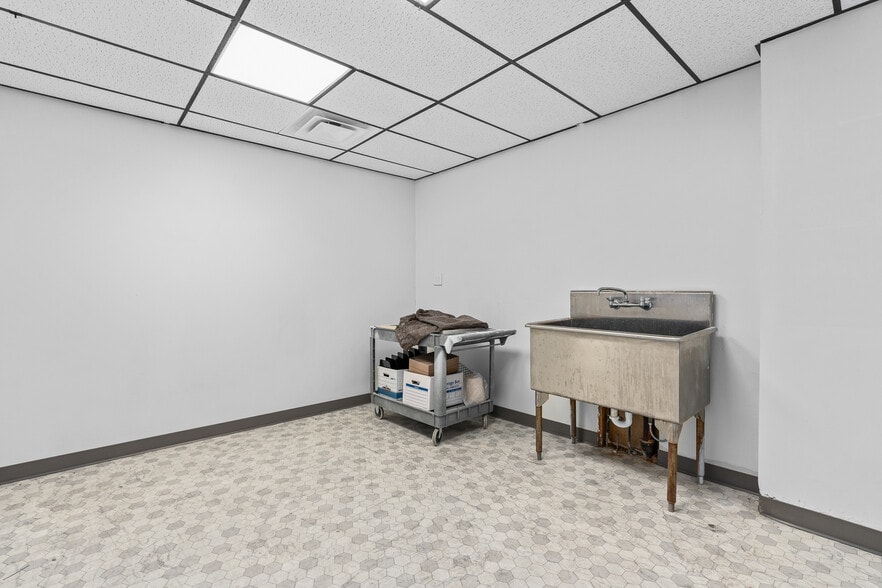 More Photos Of 100 N 11th St, Van Buren Warehouse For Sale