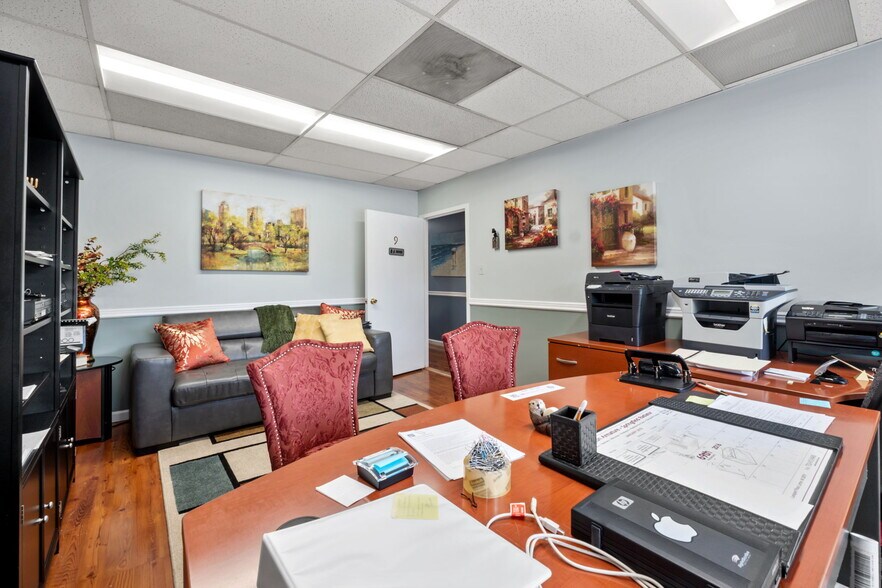 More Photos Of 101 Chestnut St, Gaithersburg Office For Sale