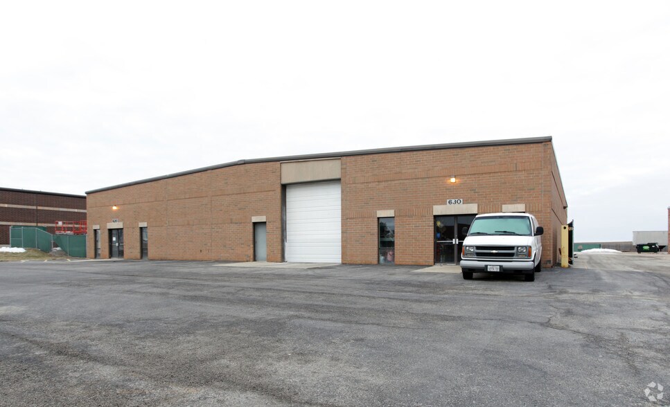 Primary Photo Of 620-630 Heartland Dr, Sugar Grove Warehouse For Lease
