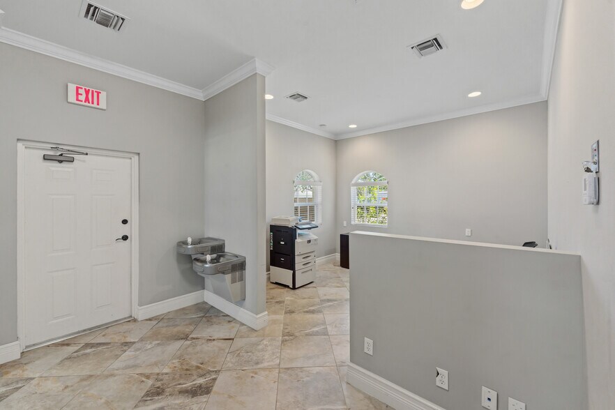 More Photos Of 3193 SE Dixie Hwy, Stuart Office For Sale