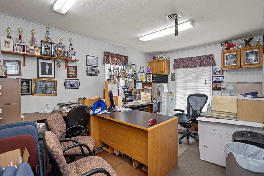 More Photos Of 205 E Denman Ave, Lufkin Flex For Sale