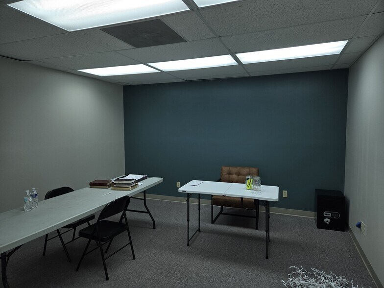 More Photos Of 1274 Volunteer Pky, Bristol Office For Lease