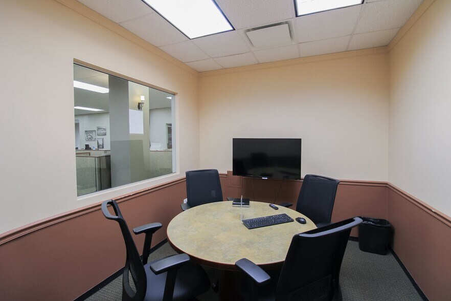 More Photos Of 6400 N Northwest Hwy, Chicago Apartments For Lease