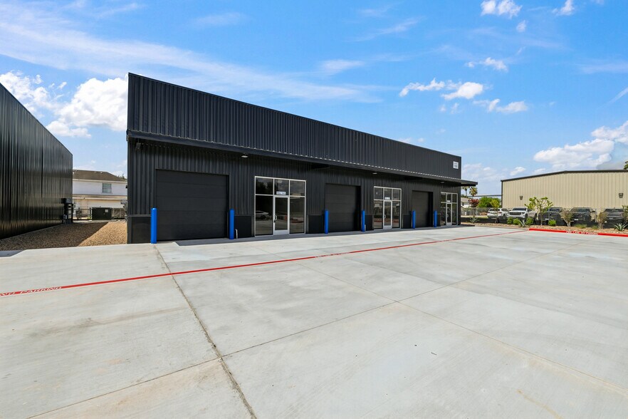More Photos Of 1100 E Whitewing Ave, McAllen Light Distribution For Lease