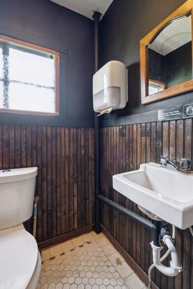 More Photos Of 456 US-5, Fairlee Restaurant For Sale