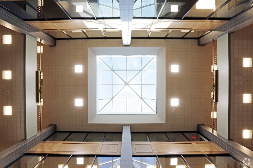 More Photos Of 1415 28th St, West Des Moines Office For Lease