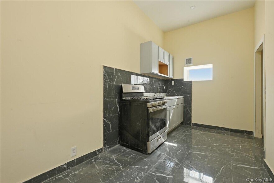 More Photos Of 126-10 Jamaica Ave, Richmond Hill Storefront Retail Residential For Sale