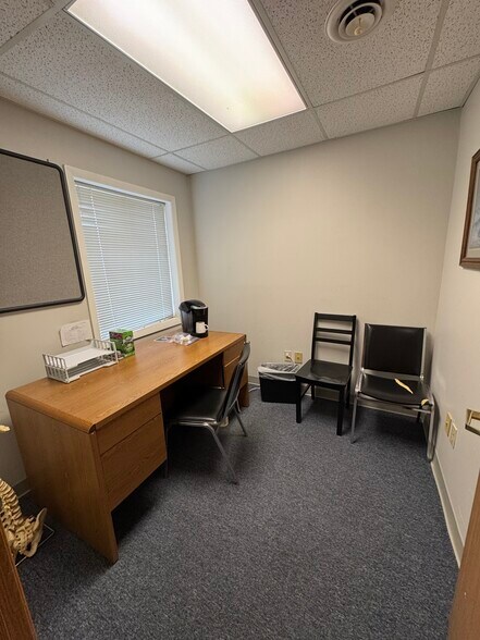 More Photos Of 3014 Leechburg Rd, New Kensington Office For Lease