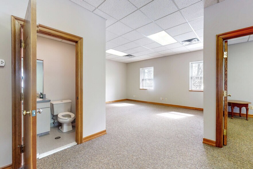 More Photos Of 7 Cedar St, Ramsey Office For Lease