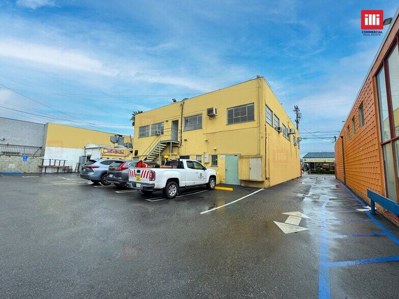 More Photos Of 14525-14529 Vanowen St, Van Nuys Storefront For Lease