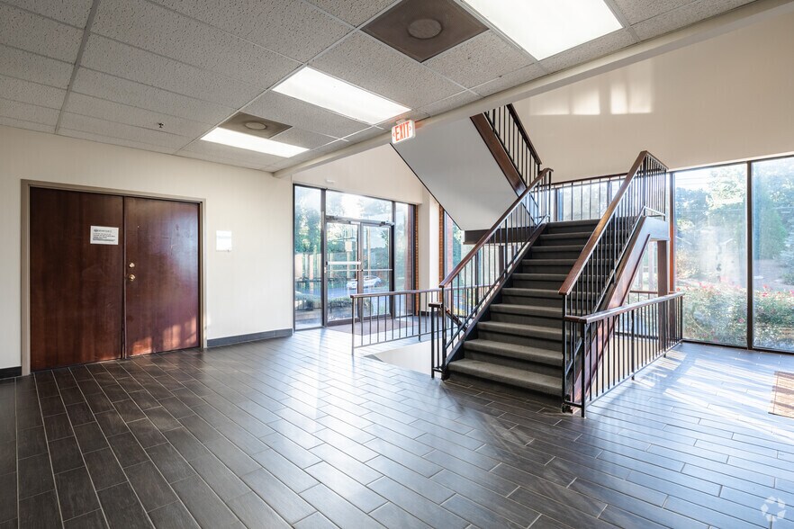 More Photos Of 1800 Roswell Rd, Marietta Serviced Offices For Lease