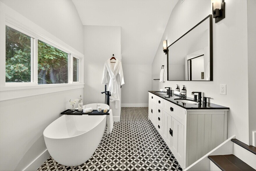 More Photos Of 111 Cedar St, Rogue River Office Residential For Sale