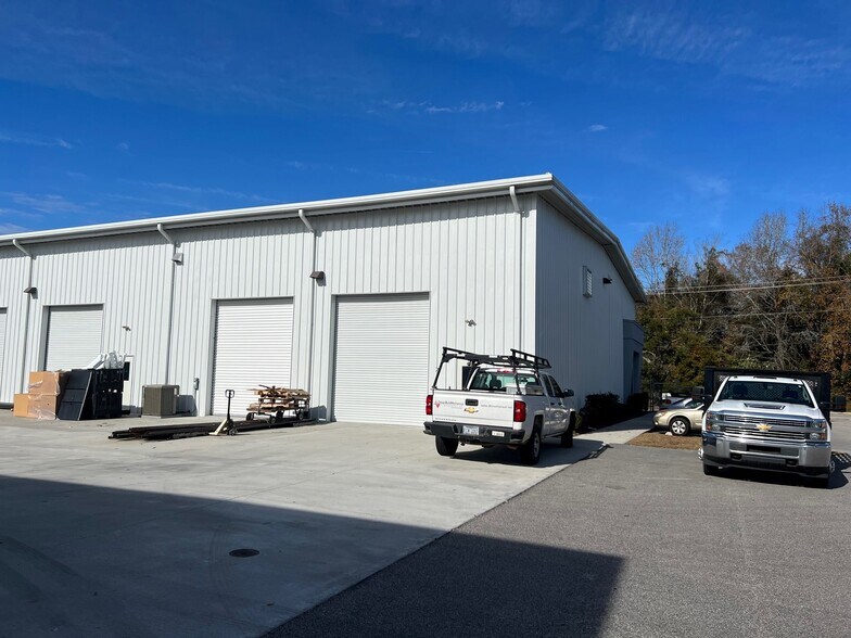 More Photos Of 2157 Rich St, North Charleston Showroom For Lease