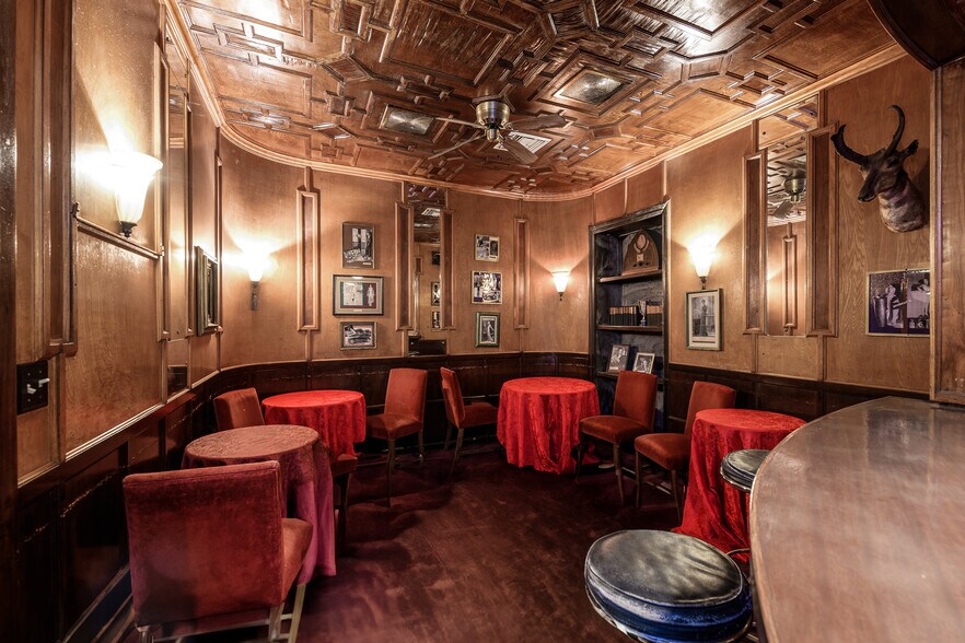 More Photos Of 6763 Hollywood Blvd, Los Angeles General Retail For Sale