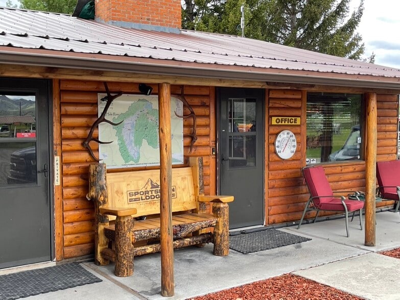 More Photos Of 540 N Main St, Melrose Hotel For Sale