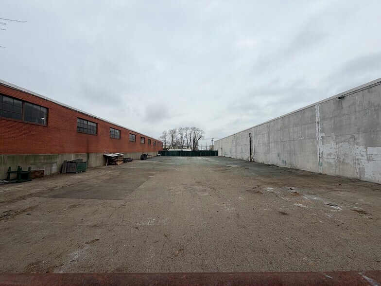 More Photos Of 190 Allen Blvd, Farmingdale Land For Lease